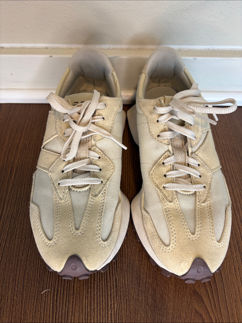 New Balance Women’s  327 Suede Sneakers Lug Sole size 7 - Picture 3 of 11